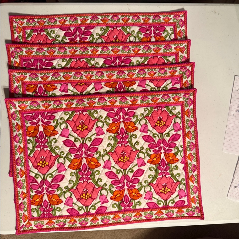 NEW- Vera Bradley LILLI BELL placemat -NEW. ONE